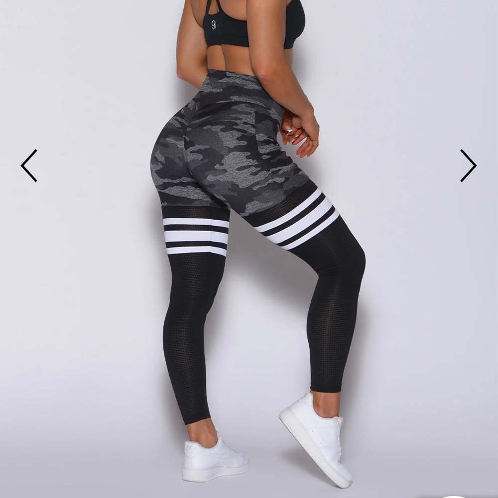 Black cameo bombshell small scrunch bum